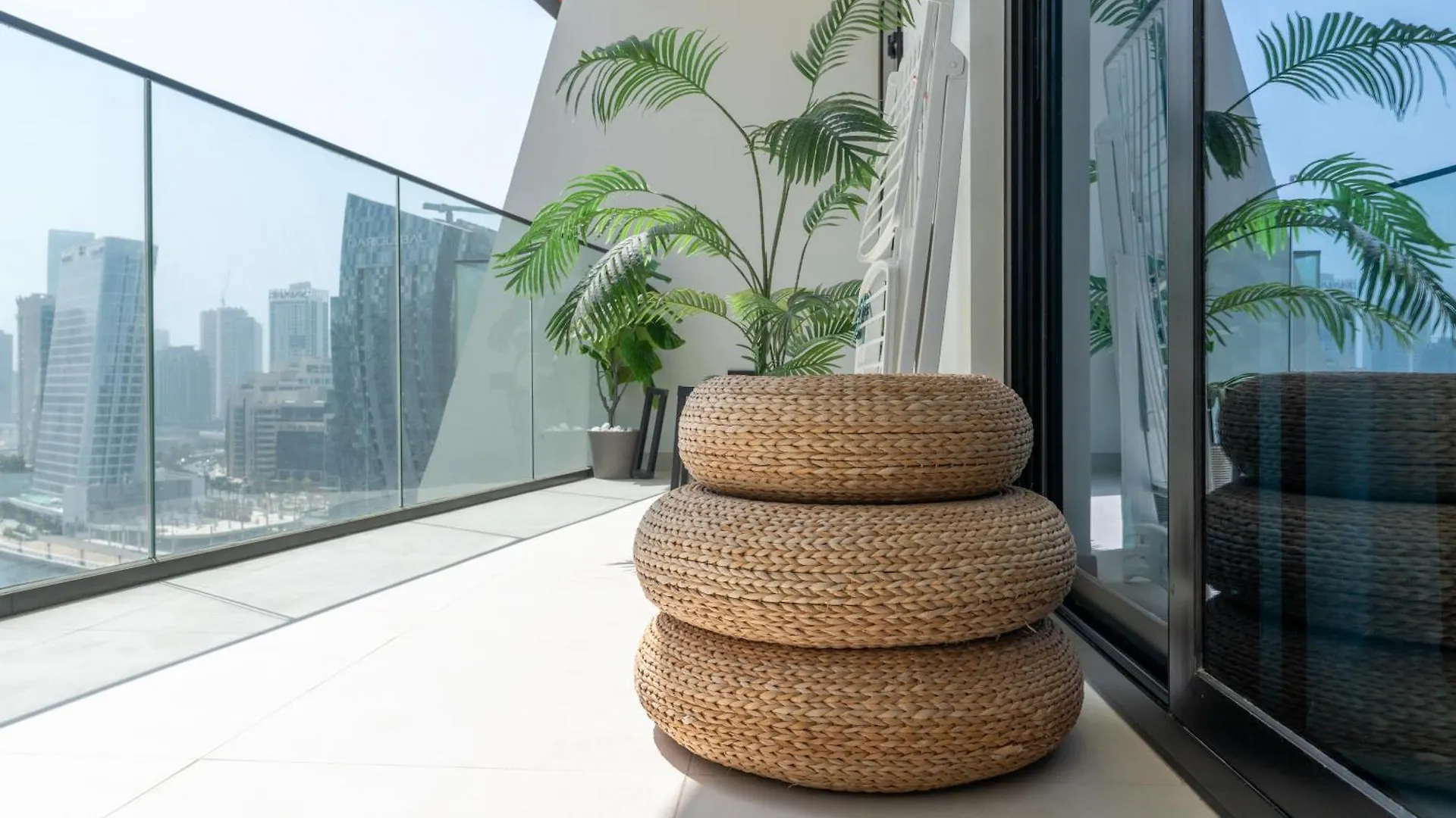 Stunning 2Bd Apartment Business Bay Dubai