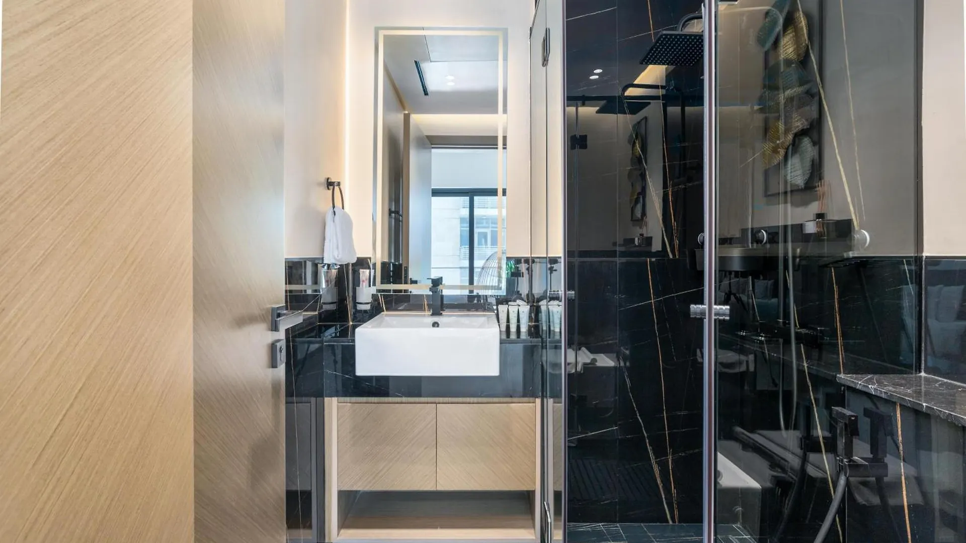 Stunning 2Bd Apartment Business Bay Dubai