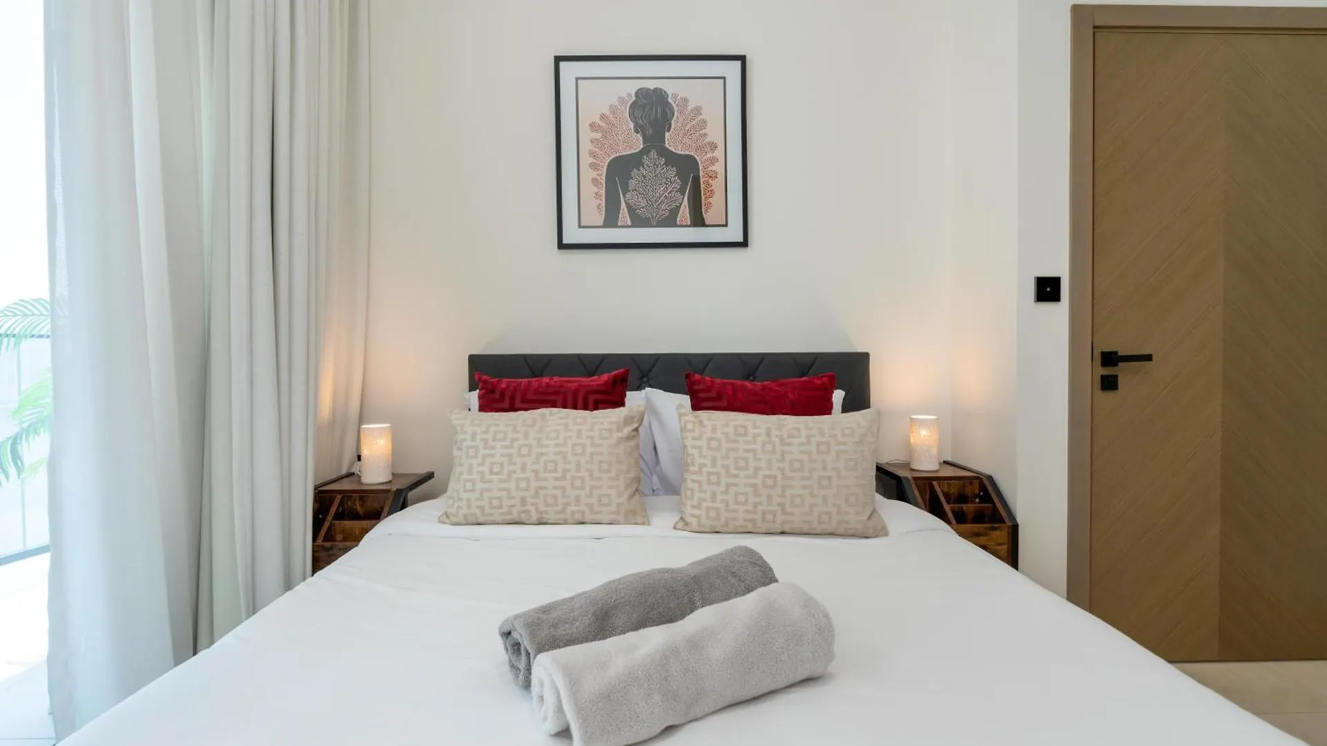 Stunning 2Bd Apartment Business Bay Dubai