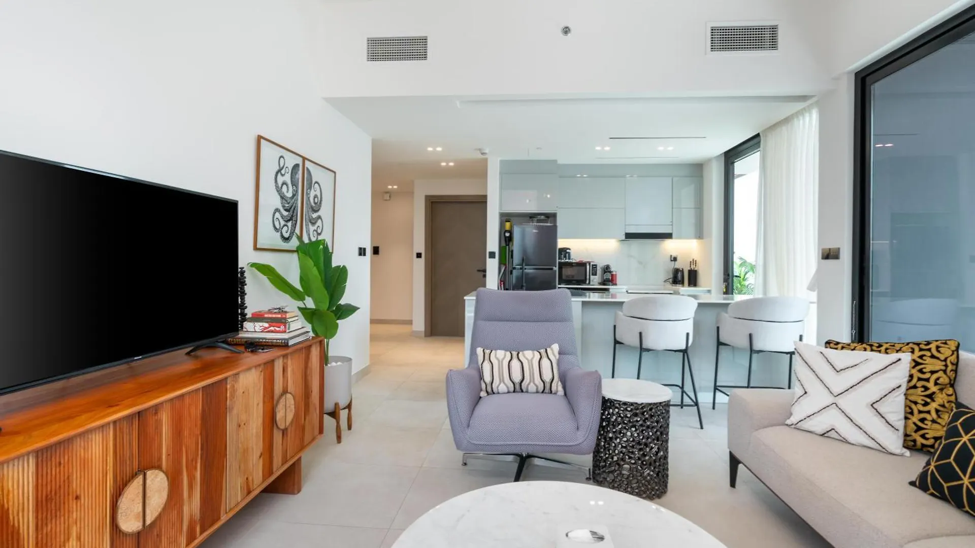 Stunning 2Bd Apartment Business Bay Dubai