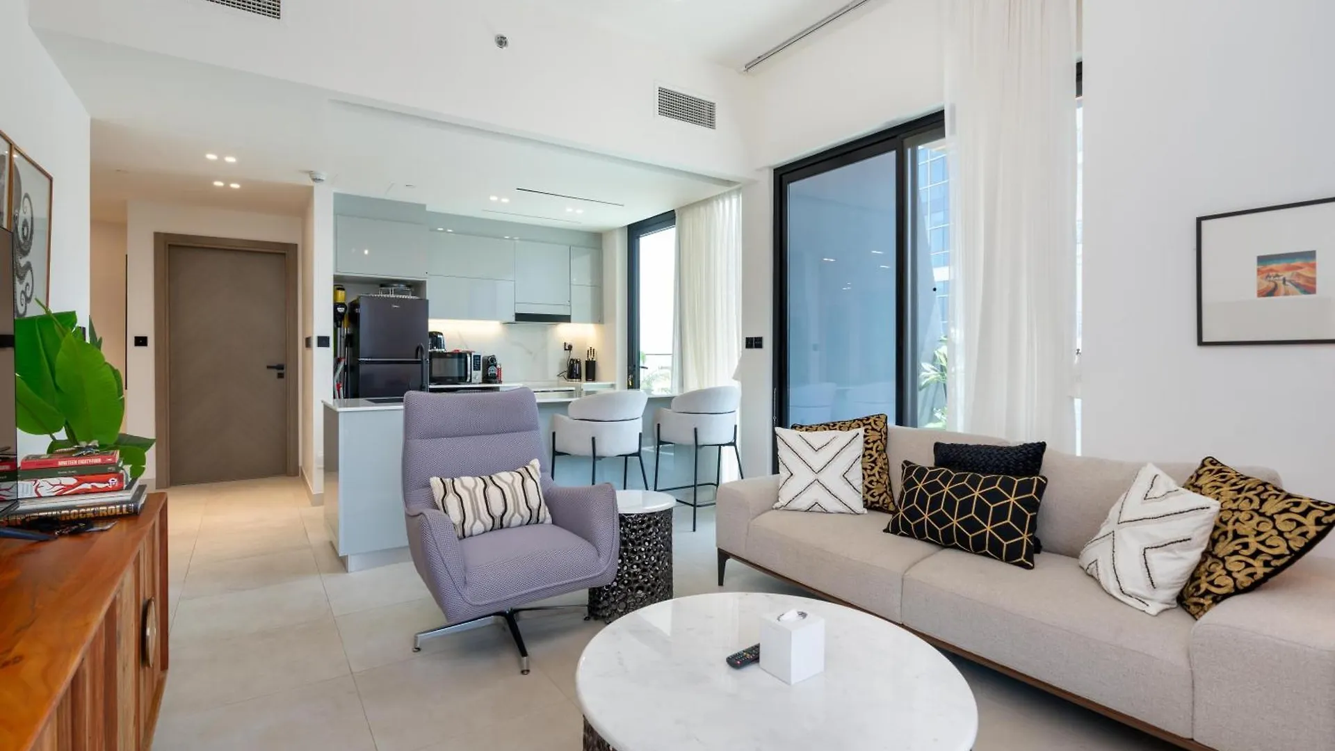 Stunning 2Bd Apartment Business Bay Dubai