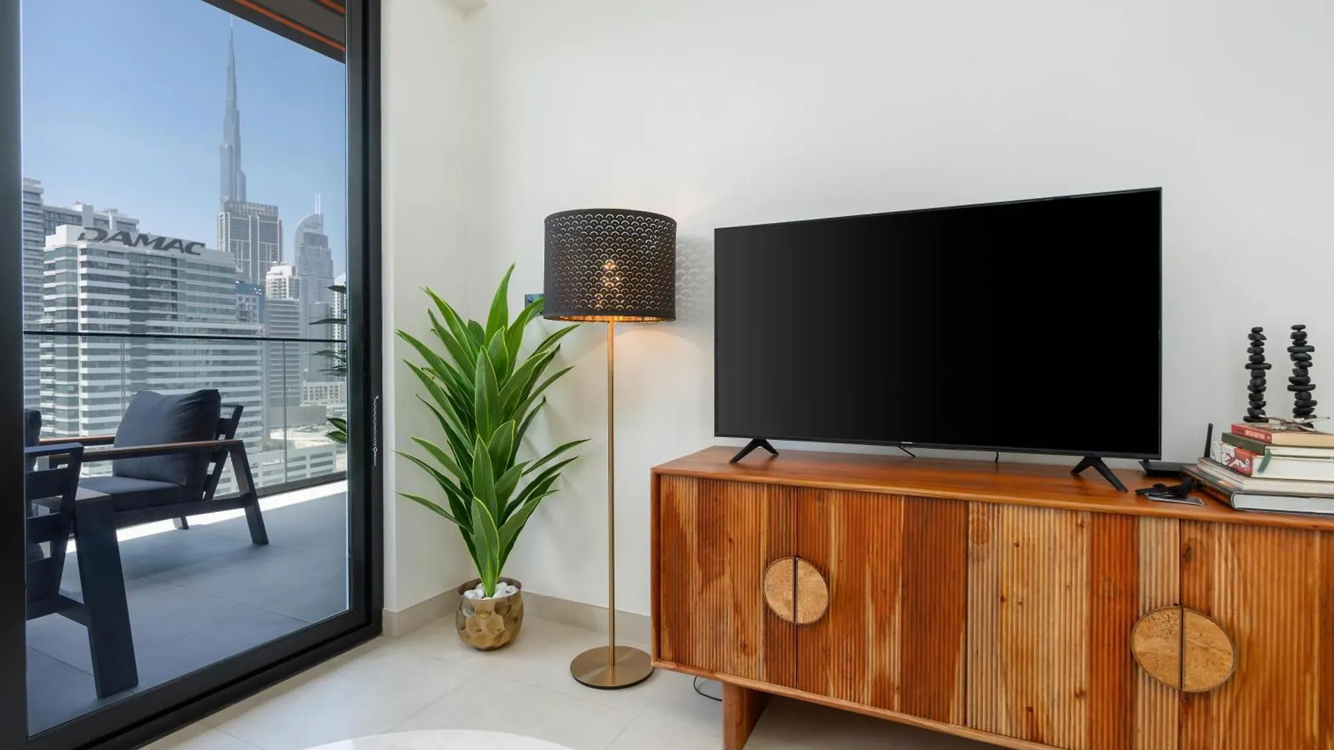 Stunning 2Bd Apartment Business Bay Dubai