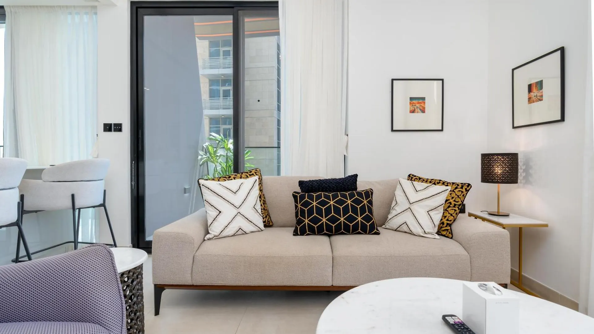Stunning 2Bd Apartment Business Bay Dubai