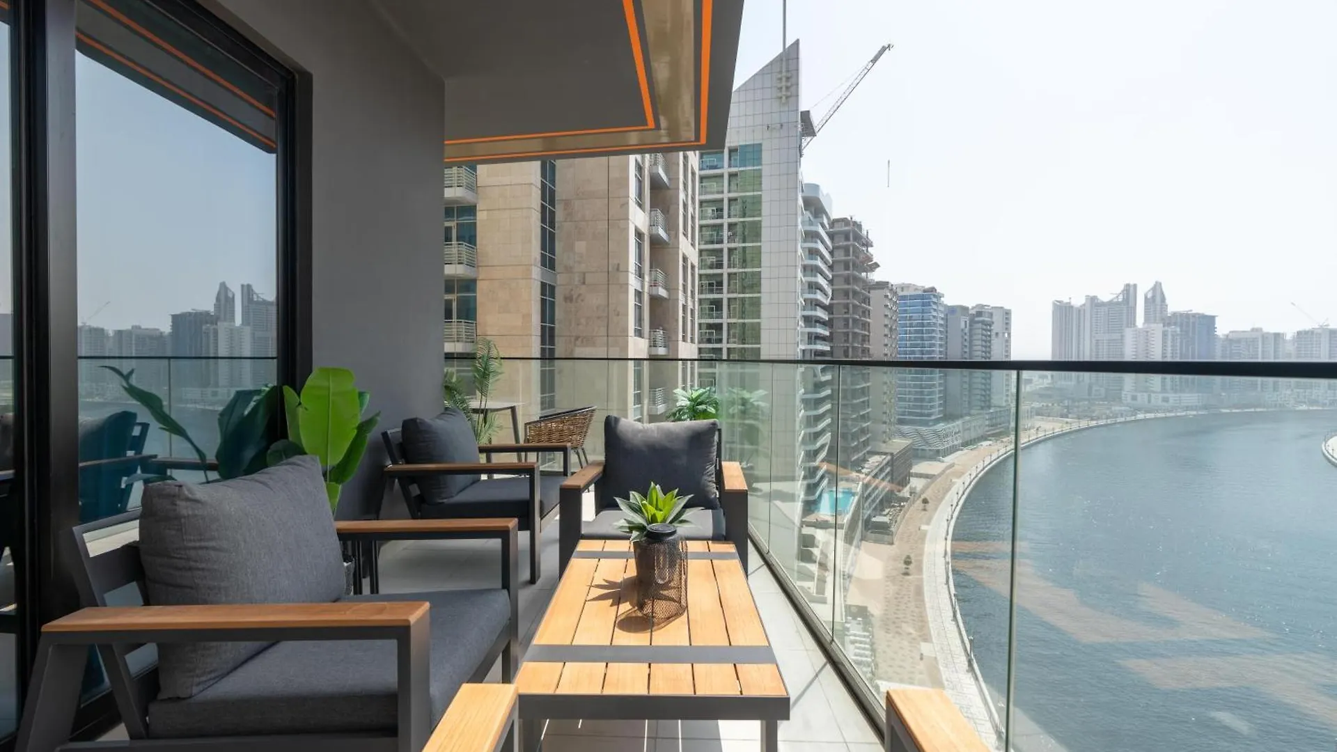 Stunning 2Bd Apartment Business Bay Dubai