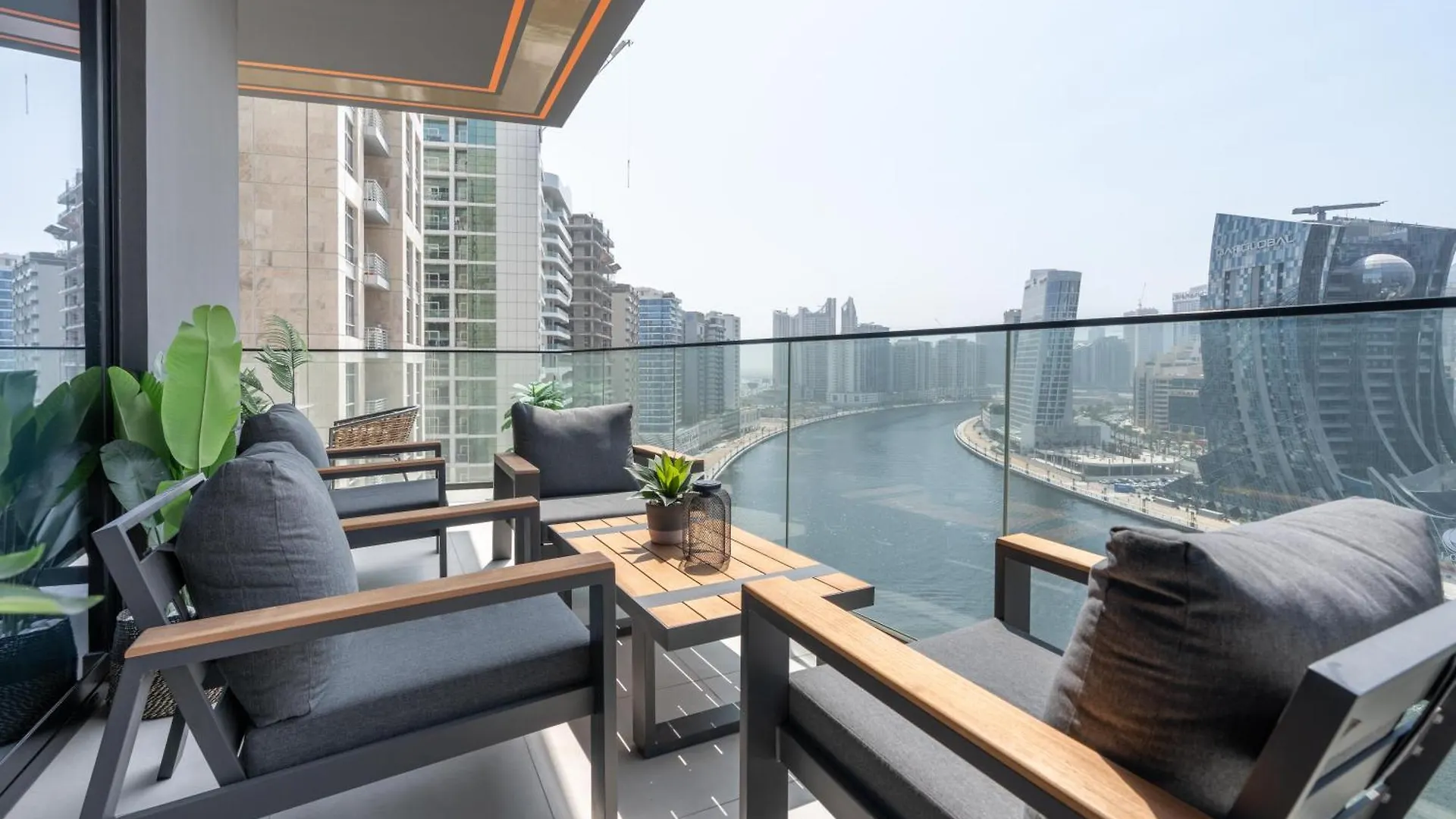 Stunning 2Bd Apartment Business Bay Dubai